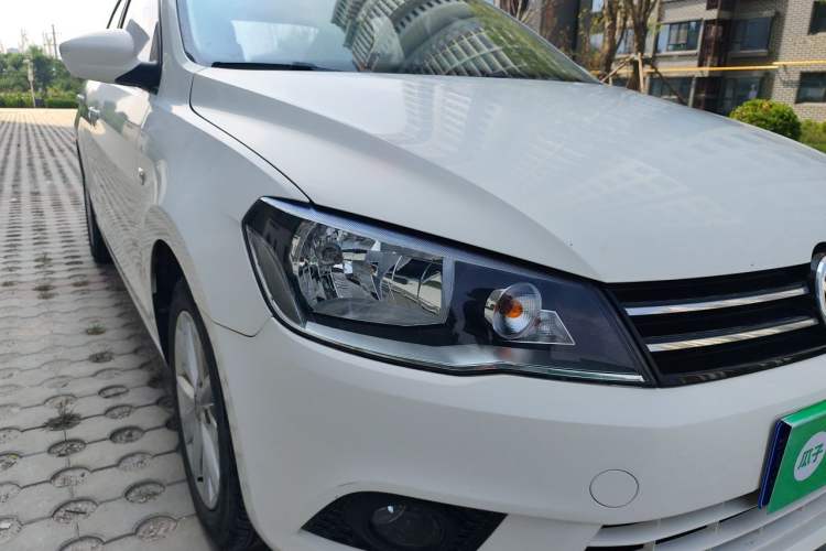 Used Volkswagen Jetta 2015 Zhihui Edition 1.4L Manual Comfort Model Right Front Headlight