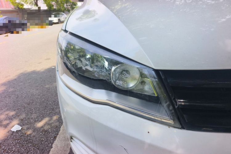 Used Volkswagen Jetta 2015 1.6L Manual Fashion Edition Right Front Headlight