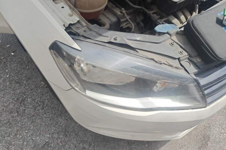 Used Volkswagen Jetta 2015 1.6L Manual Fashion Edition Right Front Headlight