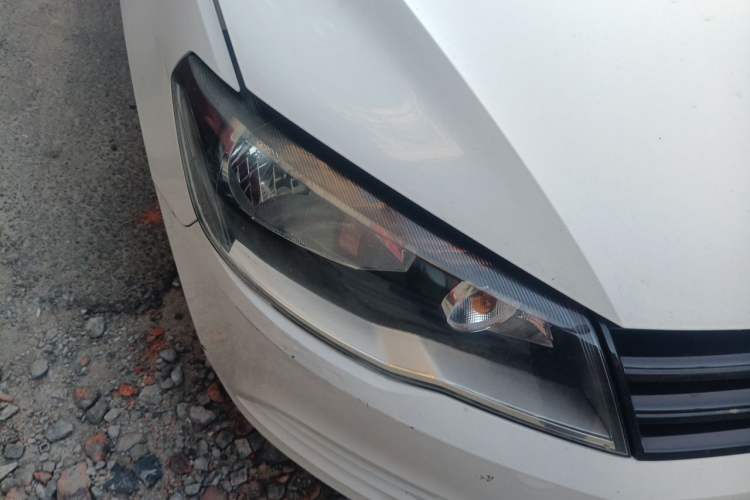 Used Volkswagen Jetta 2015 1.6L Automatic Fashion Model Right Front Headlight