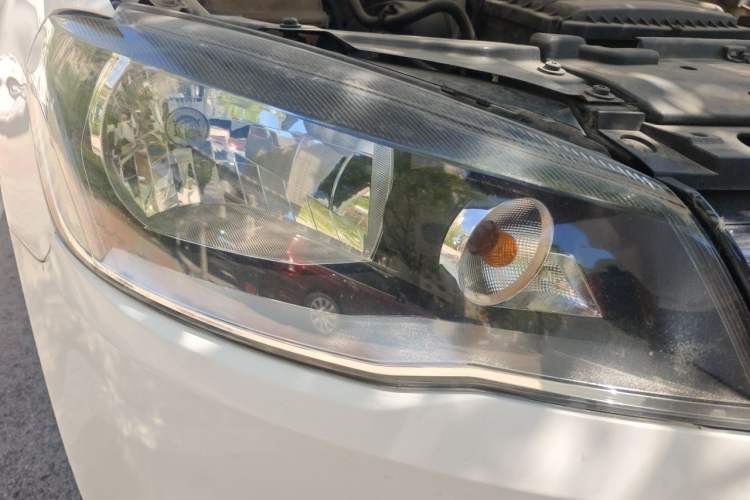 Used Volkswagen Jetta 2015 1.6L Manual Fashion Edition Right Front Headlight