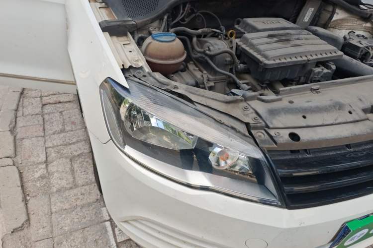 Used Volkswagen Jetta 2015 Value Edition 1.6L Manual Fashionable Style Right Front Headlight