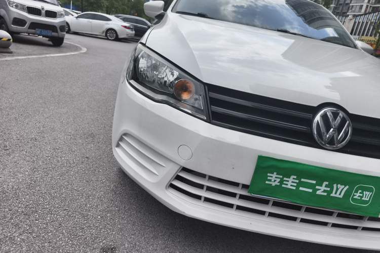 Used Volkswagen Jetta 2015 Value Edition 1.6L Automatic Fashion Version Right Front Headlight