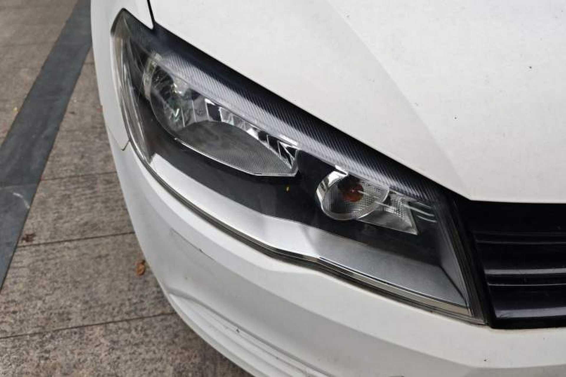 Used Volkswagen Jetta 2015 1.6L Manual Fashion Edition Right Front Headlight