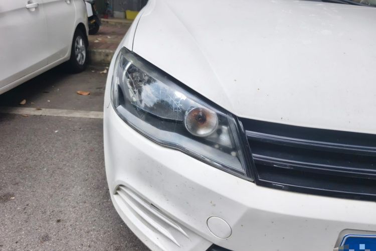 Used Volkswagen Jetta 2015 Value Edition 1.6L Manual Fashionable Style Right Front Headlight