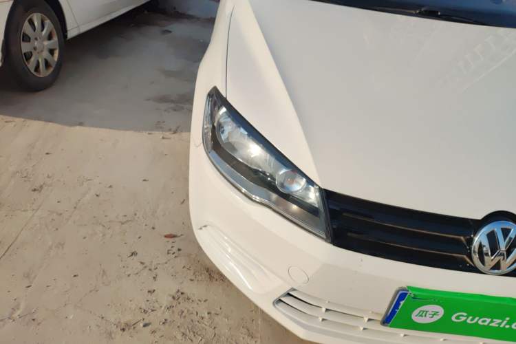 Used Volkswagen Jetta 2015 Value Edition 1.6L Manual Fashionable Style Right Front Headlight