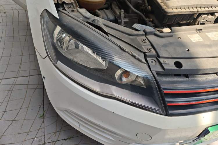 Used Volkswagen Jetta 2015 1.6L Manual Fashion Edition Right Front Headlight