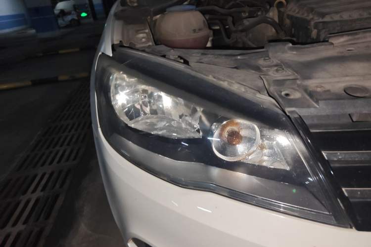 Used Volkswagen Jetta 2015 1.6L Automatic Comfort Model Right Front Headlight