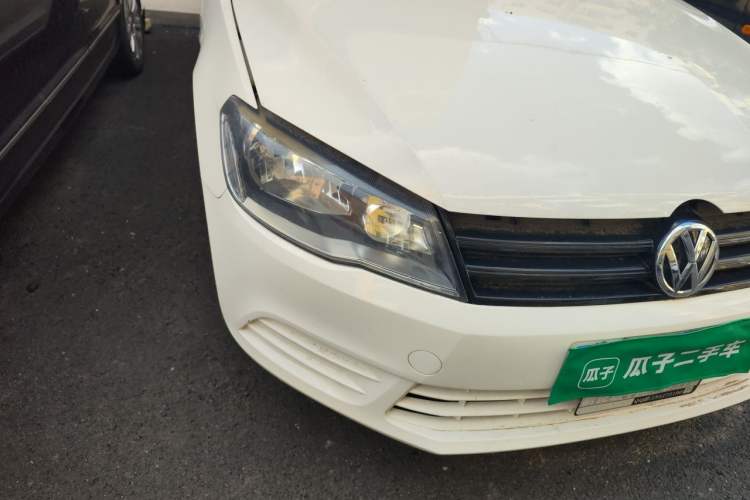 Used Volkswagen Jetta 2015 Value Edition 1.6L Manual Fashionable Style Right Front Headlight