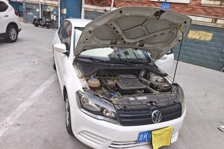 Used Volkswagen Jetta 2015 Value Edition 1.6L Manual Fashionable Style Right Front Headlight