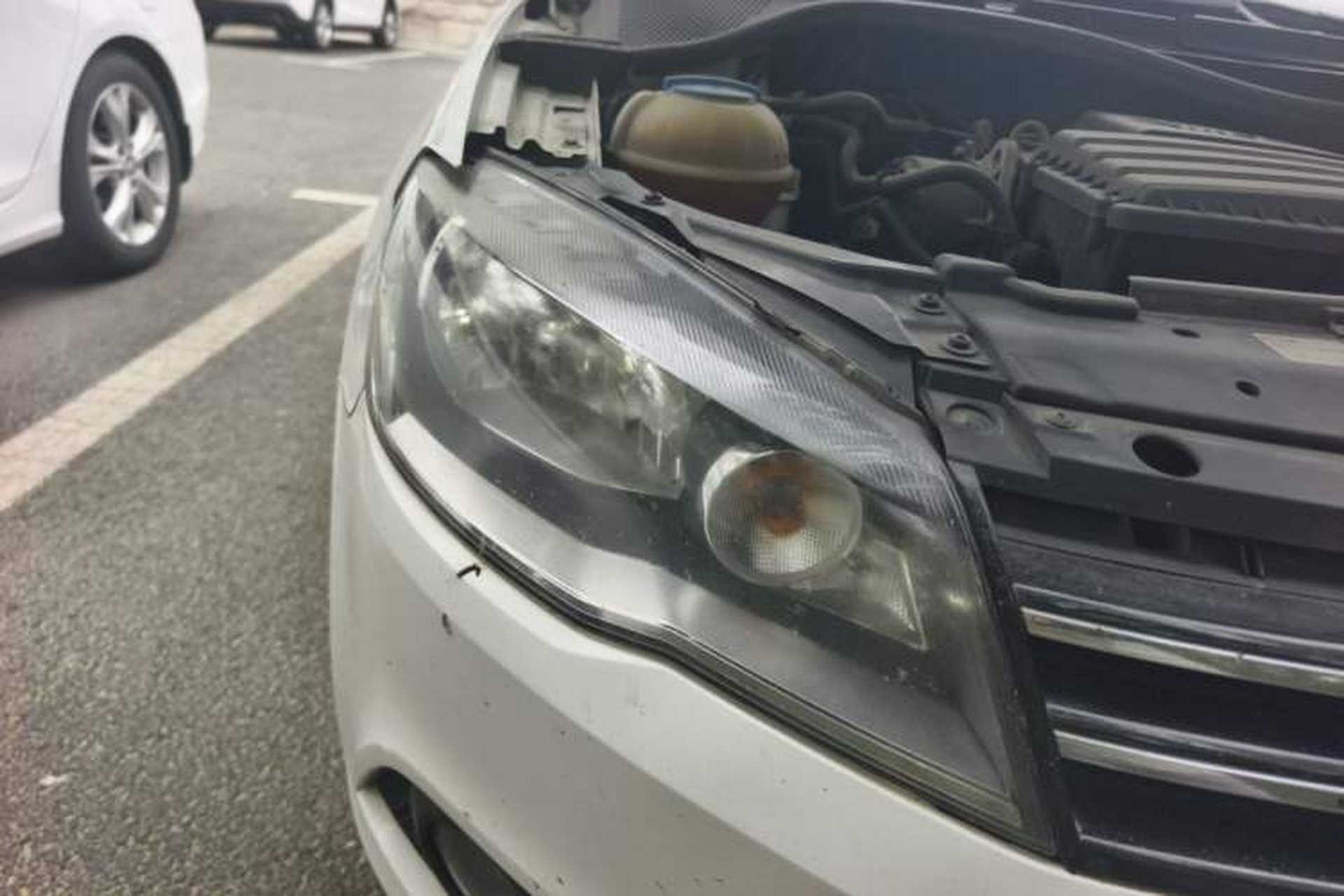 Used Volkswagen Jetta 2015 Value Edition 1.6L Automatic Comfort Version Right Front Headlight