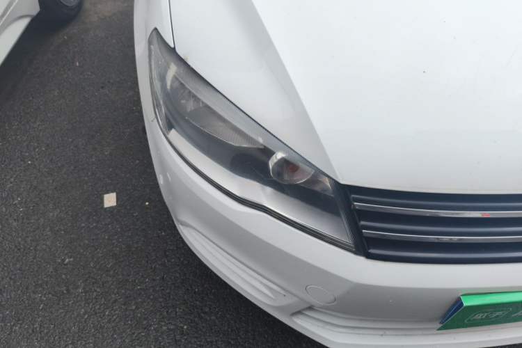 Used Volkswagen Jetta 2015 1.4L Manual Fashion Model Right Front Headlight