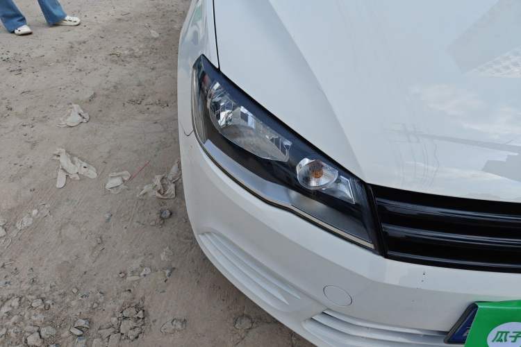Used Volkswagen Jetta 2015 Value Edition 1.6L Manual Fashionable Style Right Front Headlight