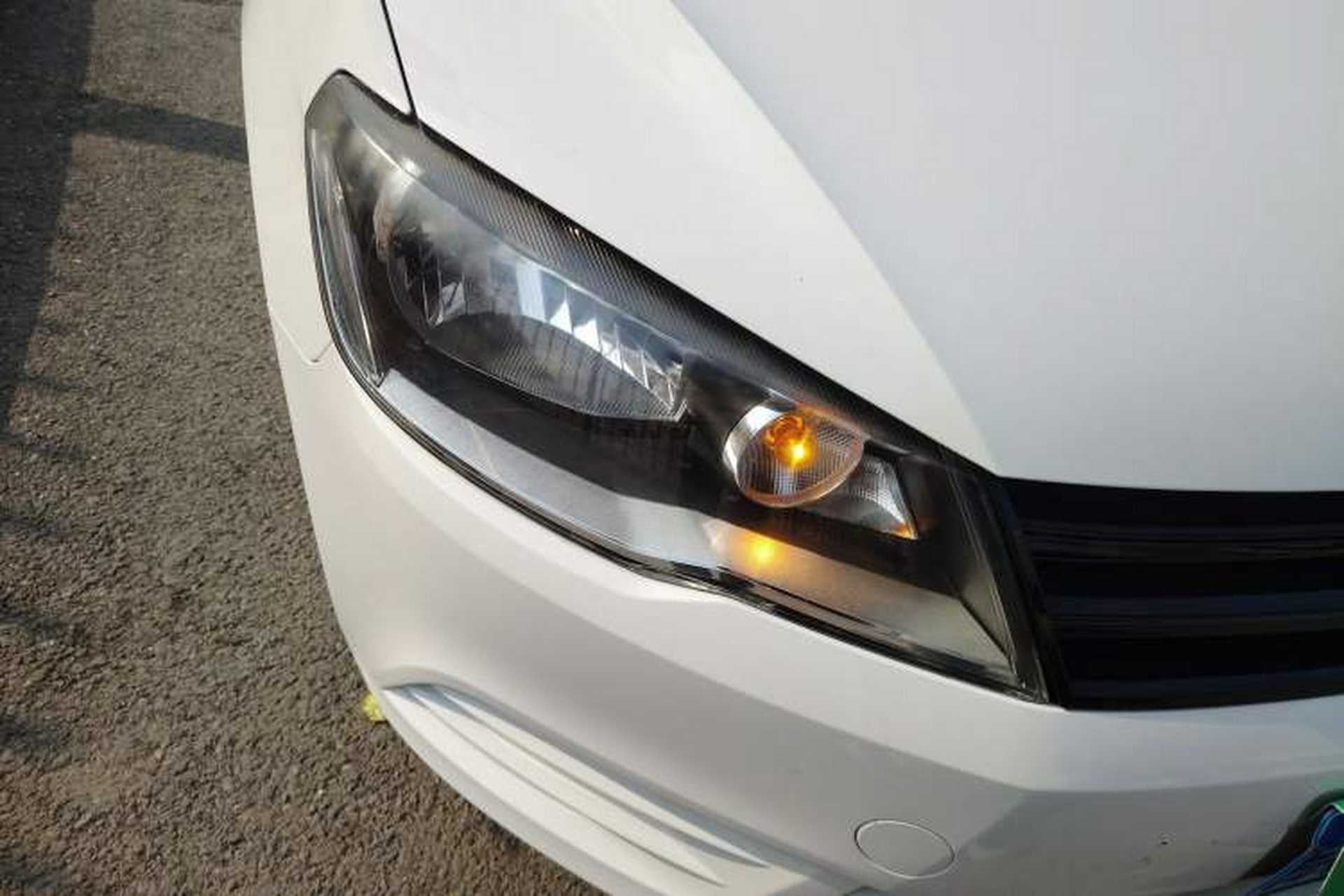 Used Volkswagen Jetta 2015 Value Edition 1.6L Automatic Fashion Version Right Front Headlight