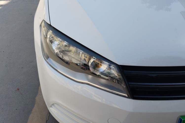 Used Volkswagen Jetta 2015 Value Edition 1.6L Manual Fashionable Style Right Front Headlight