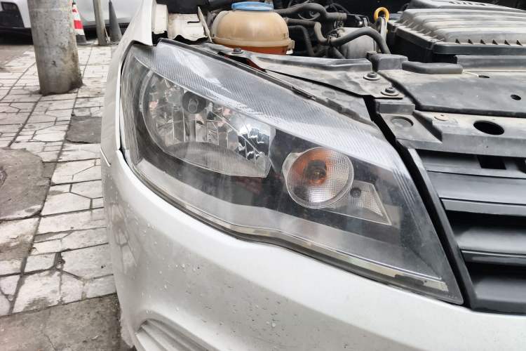 Used Volkswagen Jetta 2015 Zhuihui Edition 1.4L Manual Fashion Model Right Front Headlight