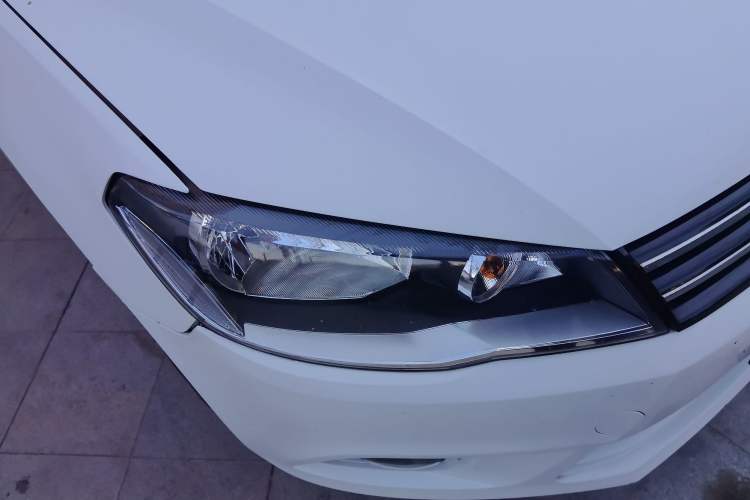 Used Volkswagen Jetta 2015 Zhuihui Edition 1.6L Manual Comfort Model Right Front Headlight