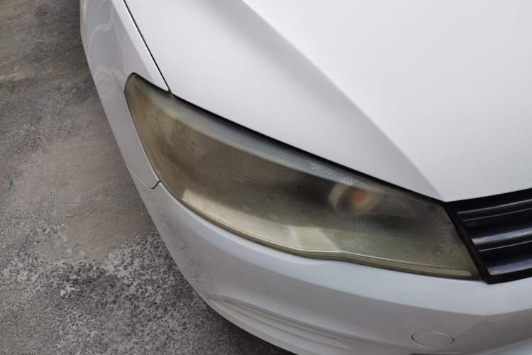 Used Volkswagen Jetta 2015 Value Edition 1.6L Manual Fashionable Style Right Front Headlight