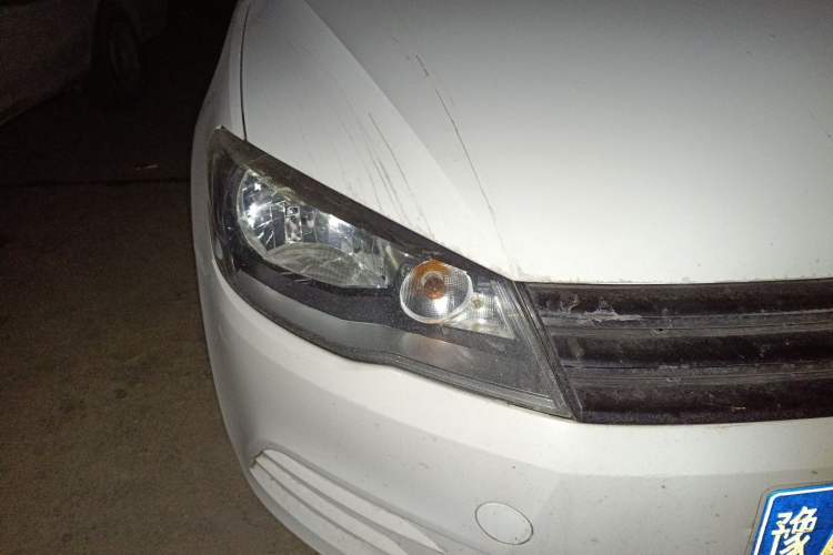 Used Volkswagen Jetta 2015 Value Edition 1.6L Manual Fashionable Style Right Front Headlight