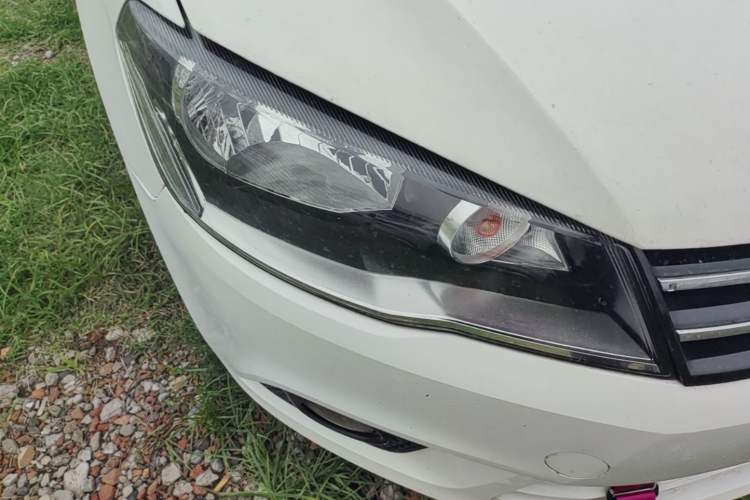 Used Volkswagen Jetta 2015 Value Edition 1.6L Automatic Comfort Version Right Front Headlight
