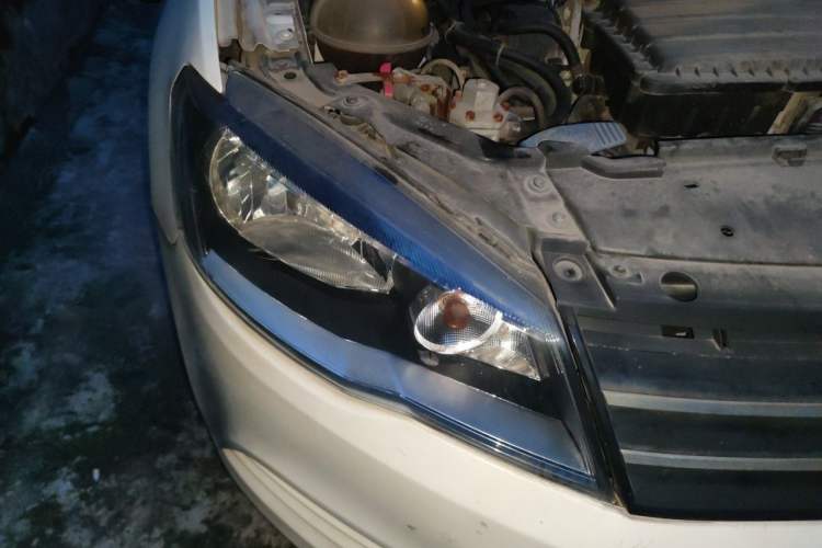 Used Volkswagen Jetta 2015 1.6L Manual Fashion Edition Right Front Headlight
