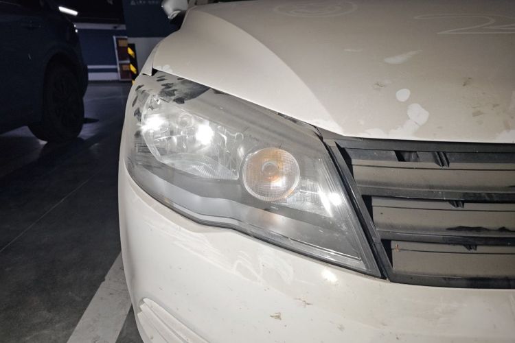 Used Volkswagen Jetta 2015 1.6L Manual Fashion Edition Right Front Headlight