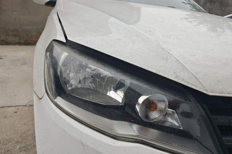 Used Volkswagen Jetta 2015 1.6L Manual Fashion Edition Right Front Headlight