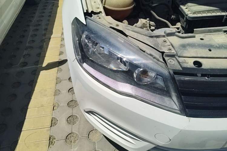 Used Volkswagen Jetta 2015 1.6L Manual Fashion Edition Right Front Headlight