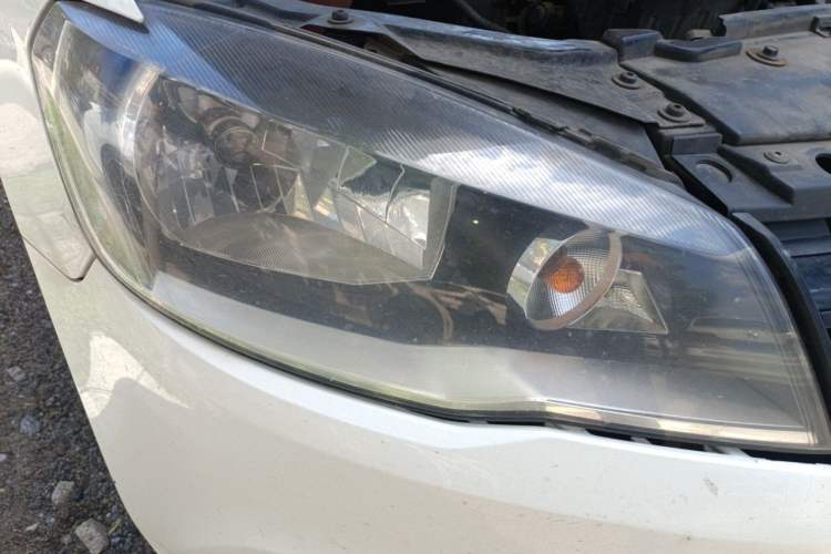 Used Volkswagen Jetta 2015 Value Edition 1.6L Manual Fashionable Style Right Front Headlight