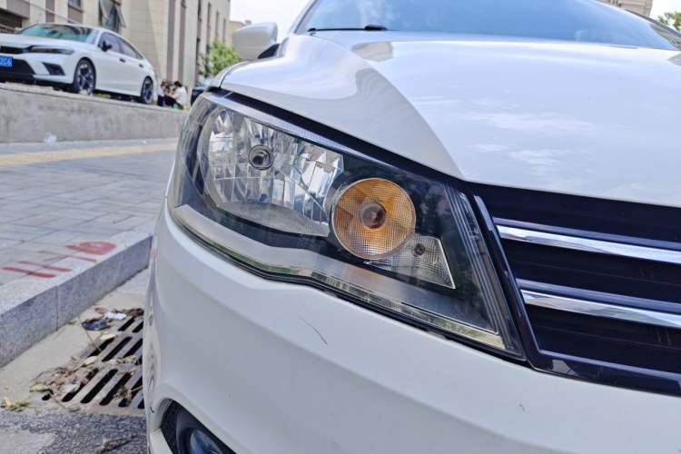 Used Volkswagen Jetta 2015 1.6L Automatic Comfort Model Right Front Headlight