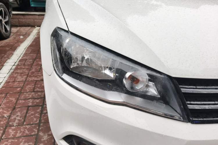 Used Volkswagen Jetta 2015 1.6L Manual Comfort Model Right Front Headlight