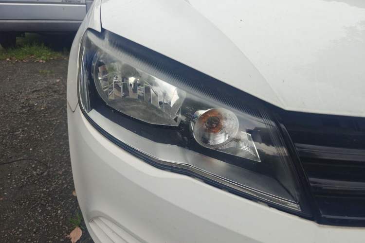 Used Volkswagen Jetta 2015 1.6L Manual Fashion Edition Right Front Headlight