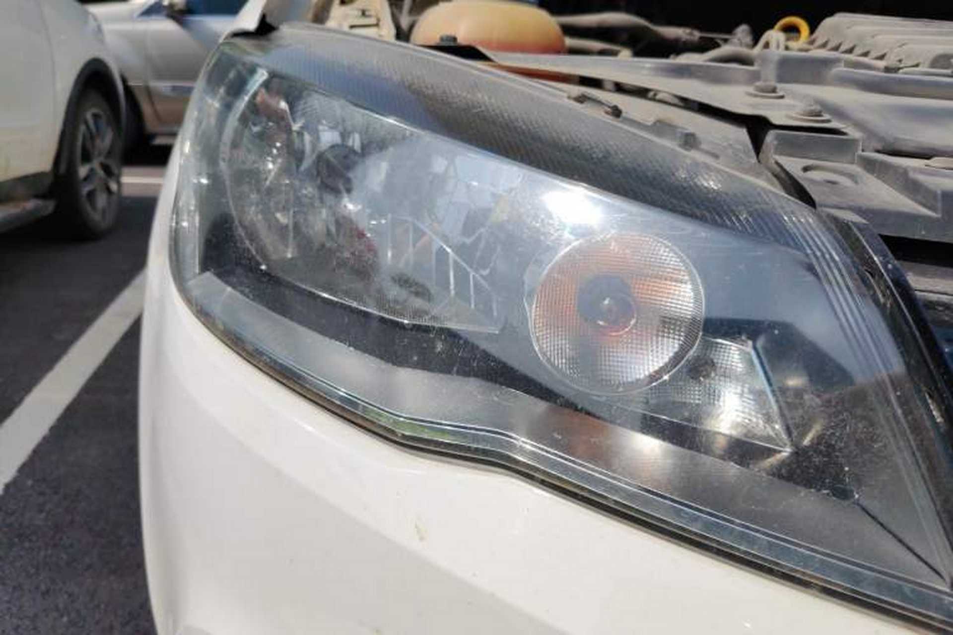 Used Volkswagen Jetta 2015 Value Edition 1.6L Manual Fashionable Style Right Front Headlight