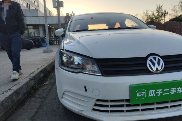 Used Volkswagen Jetta 2015 1.6L Manual Fashion Edition Right Front Headlight