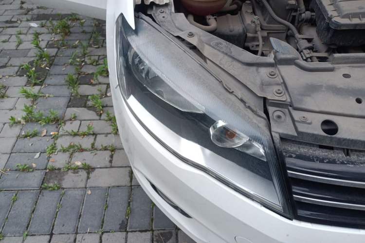 Used Volkswagen Jetta 2015 Zhihui Edition 1.4L Manual Comfort Model Right Front Headlight