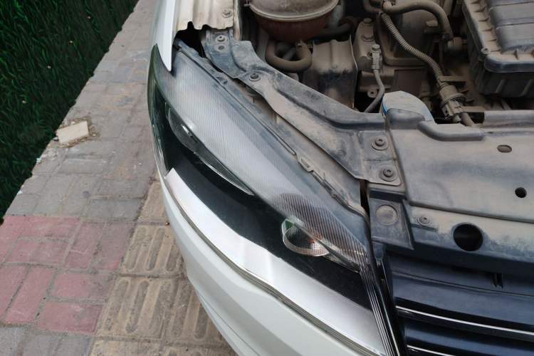 Used Volkswagen Jetta 2015 1.6L Manual Comfort Model Right Front Headlight
