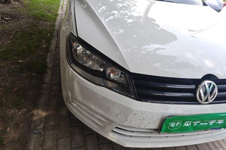 Used Volkswagen Jetta 2015 Value Edition 1.6L Manual Fashionable Style Right Front Headlight