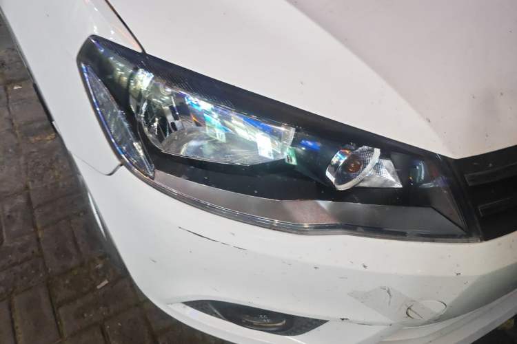 Used Volkswagen Jetta 2015 1.6L Automatic Comfort Model Right Front Headlight