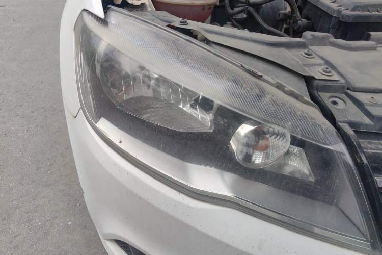 Used Volkswagen Jetta 2015 1.6L Manual Comfort Model Right Front Headlight
