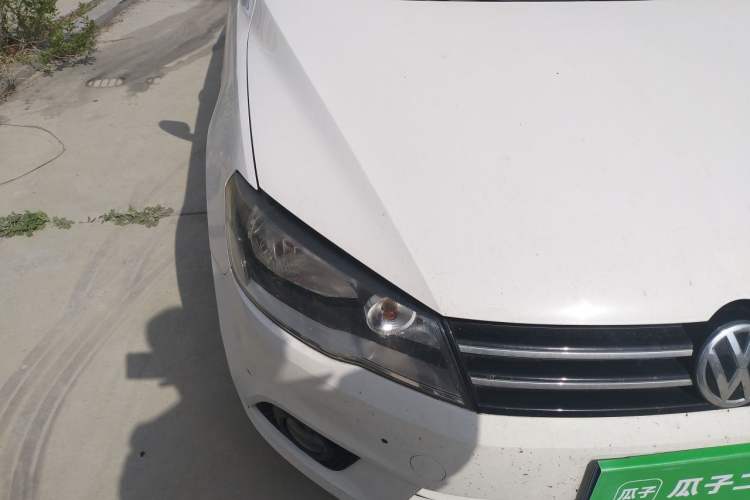 Used Volkswagen Jetta 2015 Value Edition 1.6L Automatic Comfort Version Right Front Headlight