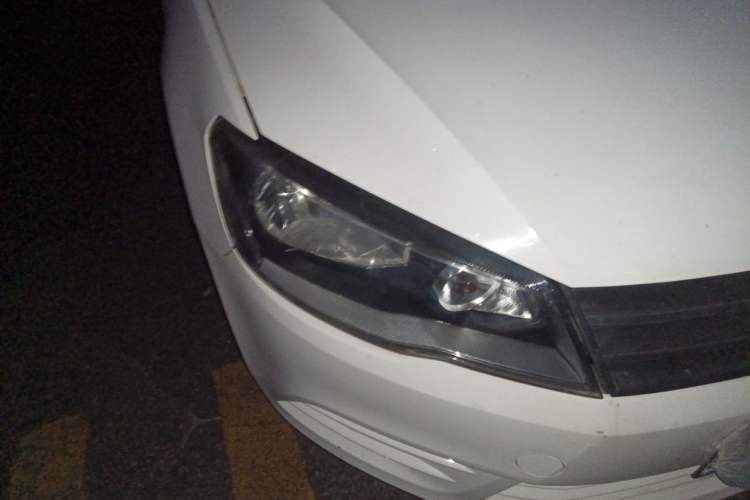 Used Volkswagen Jetta 2015 Value Edition 1.6L Automatic Fashion Version Right Front Headlight