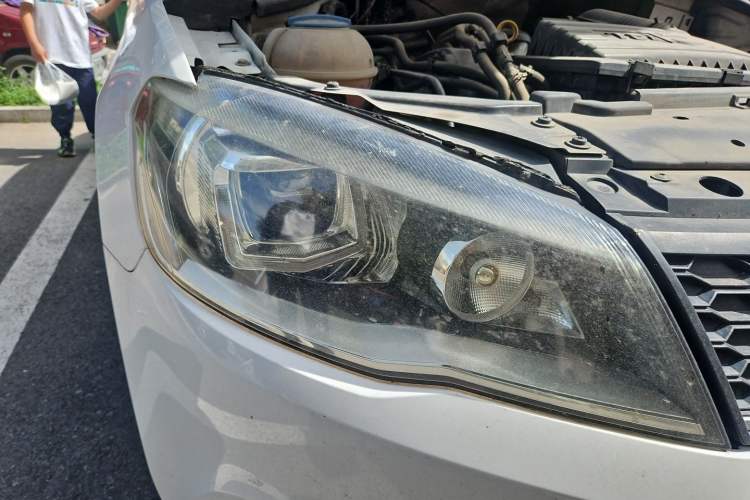 Used Volkswagen Jetta 2015 1.4TSI Automatic Sport Model Right Front Headlight