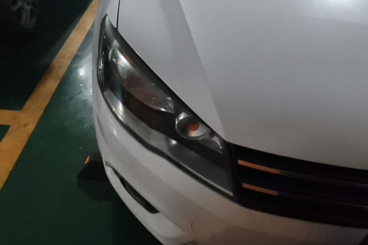 Used Volkswagen Jetta 2015 Value Edition 1.6L Automatic Comfort Version Right Front Headlight