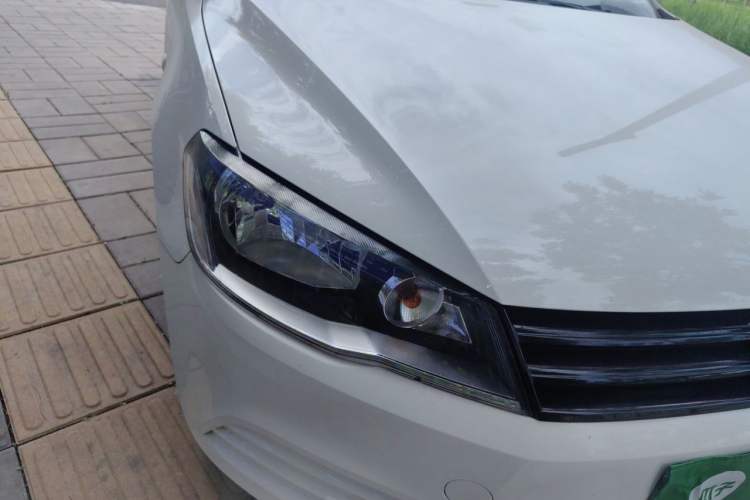 Used Volkswagen Jetta 2015 Value Edition 1.6L Manual Fashionable Style Right Front Headlight
