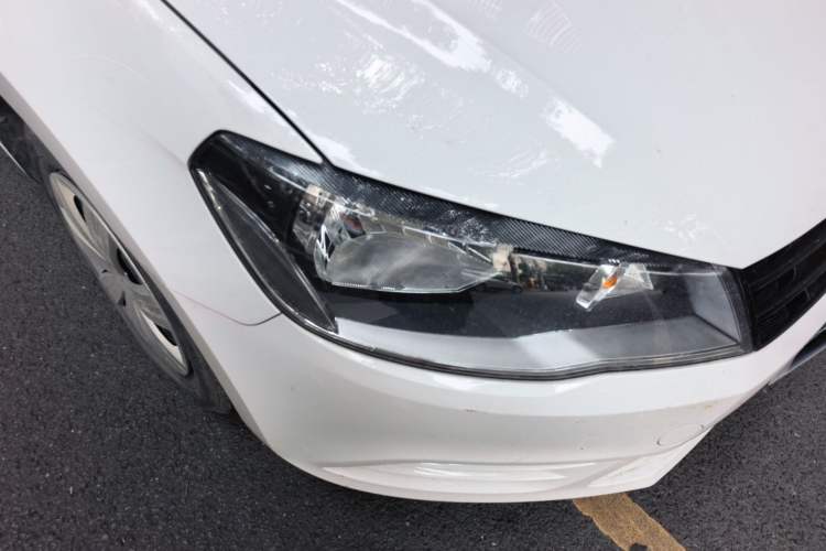 Used Volkswagen Jetta 2015 Value Edition 1.6L Manual Fashionable Style Right Front Headlight