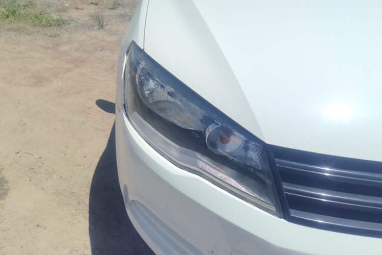 Used Volkswagen Jetta 2015 Value Edition 1.6L Automatic Fashion Version Right Front Headlight