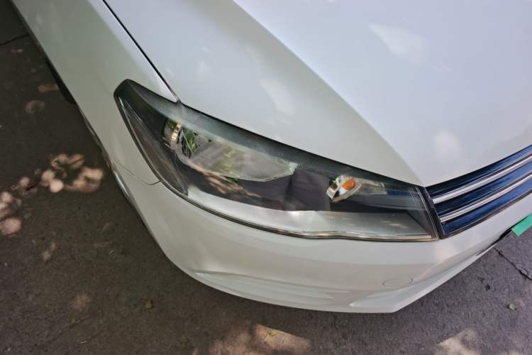 Used Volkswagen Jetta 2015 Value Edition 1.6L Manual Fashionable Style Right Front Headlight