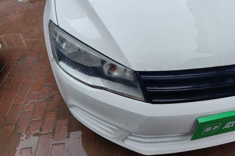 Used Volkswagen Jetta 2015 Value Edition 1.6L Automatic Fashion Version Right Front Headlight