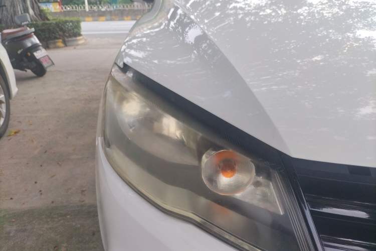 Used Volkswagen Jetta 2015 Value Edition 1.6L Automatic Fashion Version Right Front Headlight