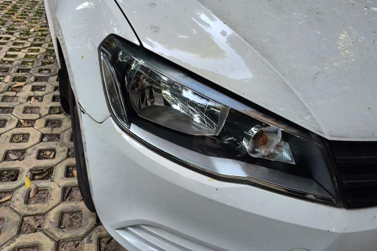 Used Volkswagen Jetta 2015 Value Edition 1.6L Automatic Fashion Version Right Front Headlight